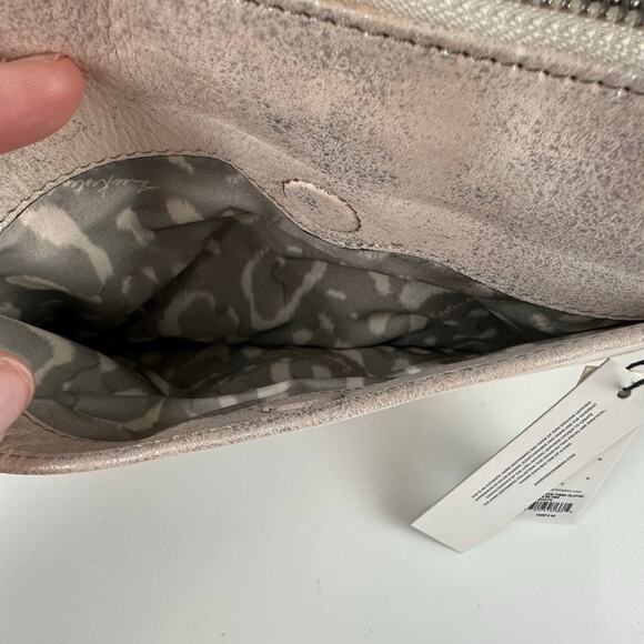 Aimee Kestenberg Wristlet Clutch Stone Silver Leather New "Its A Love Thing" - Picture 10 of 11